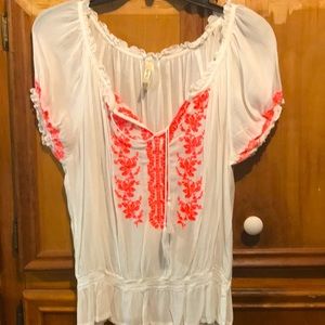 Very cute top that can be worn with jean shorts or white jean shorts.